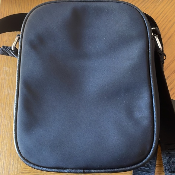 DKNY Gigi Flight Crossbody Bag Color-Black Size- 8 1/2” x 6 1/2” NWT - Picture 7 of 7